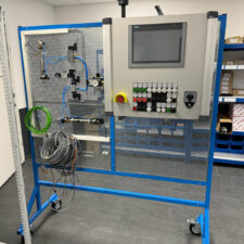 Wir automatisieren Ihre Produktionsprozesse. Maschinenautomation Geräte- und Anlagenbau Elektroinstallationen