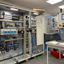 Wir automatisieren Ihre Produktionsprozesse. Maschinenautomation Geräte- und Anlagenbau Elektroinstallationen